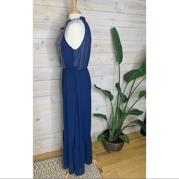 Navy Blue Sleeveless Maxi Dress with Embroidered Detailing and Keyhole Neckline - Picture 11 of 12